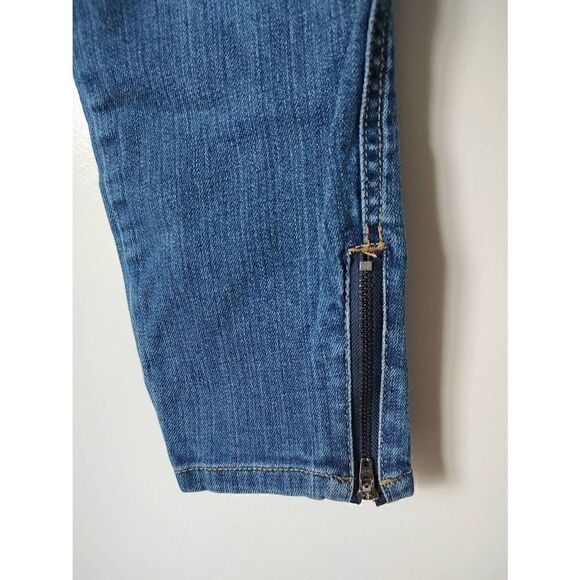 Seven7 Women's Size 4 Medium Wash Ankle Cropped Pants Zipper Slight Distressed - Picture 3 of 9